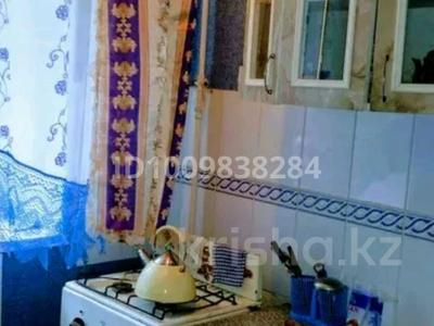 1-комнатная квартира · 33 м² · 1/5 этаж, Курмангазы — ТД школьник за 10 000 ₸ в Уральске, мкр Школьник