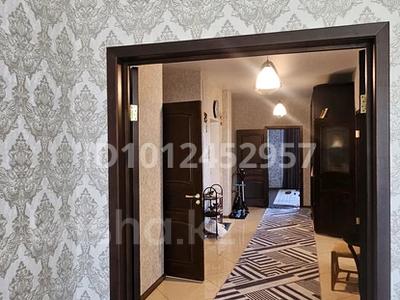 2-бөлмелі пәтер · 128 м² · 3/9 қабат, Абая 190 — Универмаг, бағасы: 46 млн ₸ в Уральске