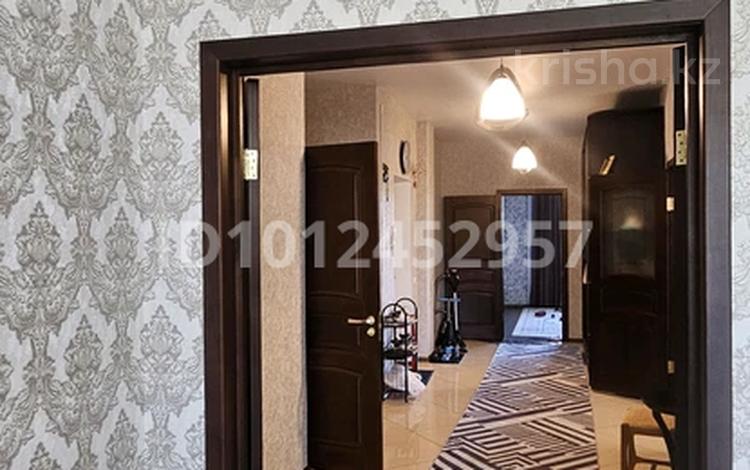 2-бөлмелі пәтер · 128 м² · 3/9 қабат, Абая 190 — Универмаг, бағасы: 46 млн ₸ в Уральске — фото 2
