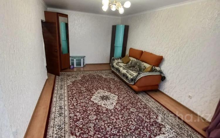 1-комнатная квартира · 42 м² · 5/5 этаж, мкр Кадыра Мырза-Али 6 за 110 000 ₸ в Уральске — фото 6