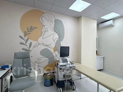 Свободное назначение, офисы, салоны красоты, медцентры и аптеки, образование, развлечения · 137 м² за 190 млн 〒 в Астане, Нура р-н