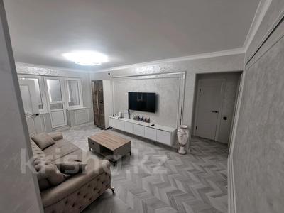 3-комнатная квартира · 70.1 м² · 3/5 этаж, мкр Центральный, Азаттык 64 за 300 000 〒 в Атырау