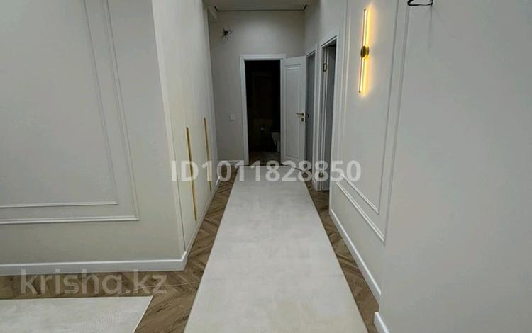 4-бөлмелі пәтер · 122 м² · 4/5 қабат, мкр Самал, Мкрн Самал 60/5, бағасы: 60 млн ₸ в Атырау — фото 2