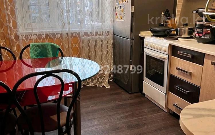 3-бөлмелі пәтер · 64 м² · 7/9 қабат, Гүлдер 3 ш/а. 16, бағасы: 220 000 ₸ в Караганде, Казыбек би р-н — фото 2