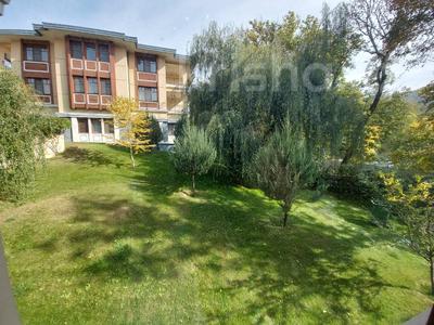 Продажа квартир в Алматы: 4-комнатная квартира · 250 м² · 2/3 этаж, Керей-Жәнібек хандар 276/4 — Выше Оспанова за 400 млн 〒 4-комнатная квартира · 250 м² · 2/3 этаж, Керей-Жәнібек хандар 276/4 — Выше Оспанова за 400 млн 〒 в Алматы, Медеуский р-н