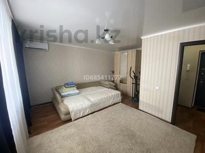 1-комнатная квартира, 35 м², 2/5 этаж посуточно, Курмангазы 168 за 9 000 〒 в Уральске