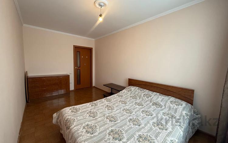 3-комнатная квартира · 70 м² · 8/9 этаж, мкр Юго-Восток, Шахтеров за ~ 26 млн 〒 в Караганде, Казыбек би р-н — фото 2
