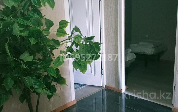 4-бөлмелі пәтер, 180 м², 4/5 қабат тәулік бойы, Джангелдина 16, бағасы: 20 000 〒 в Шымкенте, Аль-Фарабийский р-н — фото 2