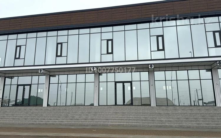 Свободное назначение, офисы, магазины и бутики, склады, азс, автосервисы и автомойки, салоны красоты, бани, гостиницы и зоны отдыха, фитнес и спорт, медцентры и аптеки, образование, развлечения, конференц-залы, кабинеты и рабочие места, студии · 1200 м² за 2.4 млн 〒 в Туркестане — фото 2