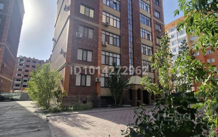 3-бөлмелі пәтер · 98 м² · 3/8 қабат, Нұрсая ш/а., Султанахмет Кожыков 4, бағасы: 50 млн ₸ в Атырау, мкр Нурсая — фото 14