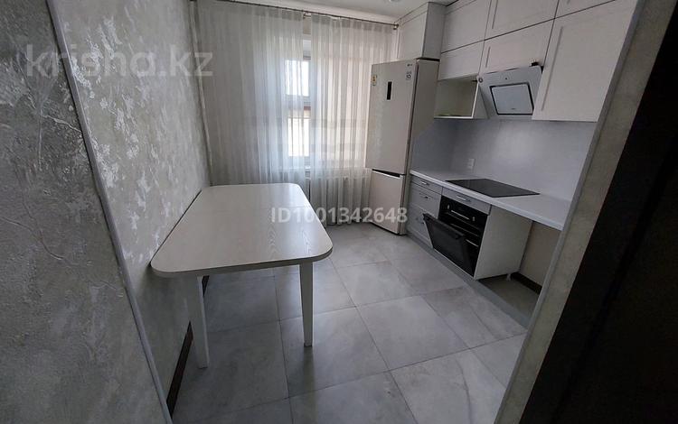 2-комнатная квартира · 55 м² · 4/10 этаж, Муканова 80 за 230 000 ₸ в Караганде, Казыбек би р-н — фото 2