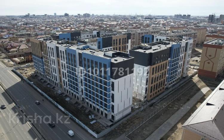 3-бөлмелі пәтер · 82.2 м² · 6/9 қабат, мкр Нурсая, Султан Бейбарыс 437, бағасы: 32 млн ₸ в Атырау — фото 2