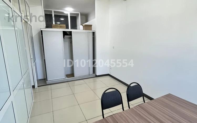 Офисы, кабинеты и рабочие места · 17 м² за 90 000 ₸ в Таразе — фото 2