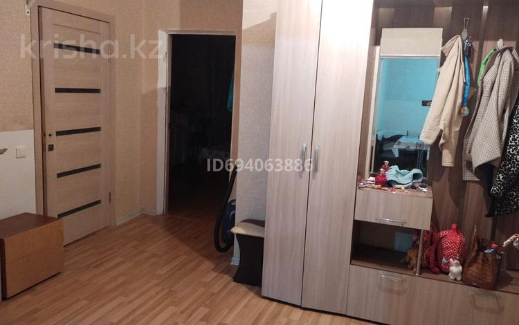 2-бөлмелі пәтер · 70 м² · 9/9 қабат, 10 мкр 24, бағасы: 120 000 ₸ в Аксае — фото 3