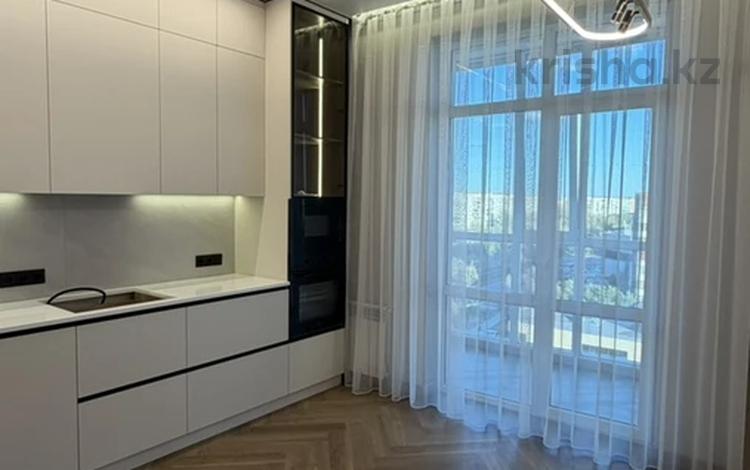 3-бөлмелі пәтер · 80 м² · 9/18 қабат, Строителей 28/5, бағасы: 69.9 млн ₸ в Караганде — фото 2