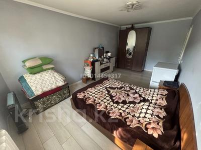 3-комнатная квартира · 64.4 м² · 1/5 этаж, мкр Фёдоровка , Орлова 109 — Магазин Сапсан за 20 млн ₸ в Караганде, Казыбек би р-н