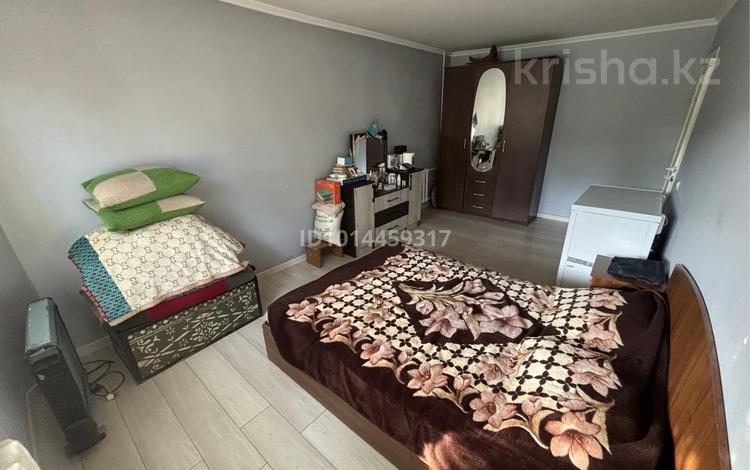 3-комнатная квартира · 64.4 м² · 1/5 этаж, мкр Фёдоровка , Орлова 109 — Магазин Сапсан за 20 млн ₸ в Караганде, Казыбек би р-н — фото 2