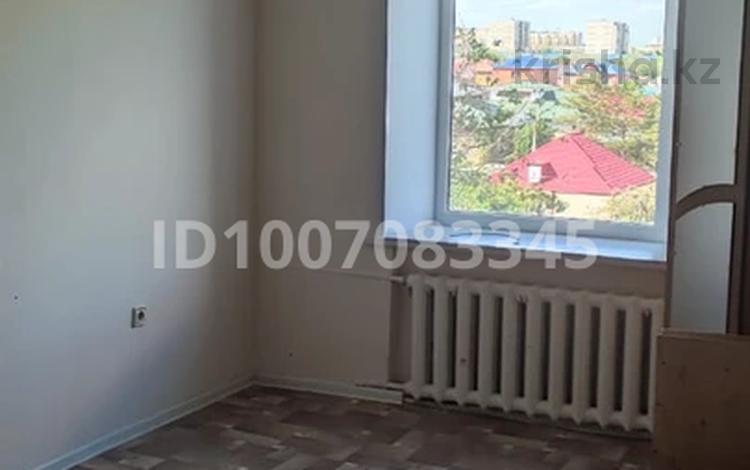 1-комнатная квартира · 35 м² · 5/5 этаж, мкр 8, Гришина 11 за 5 млн ₸ в Актобе — фото 2