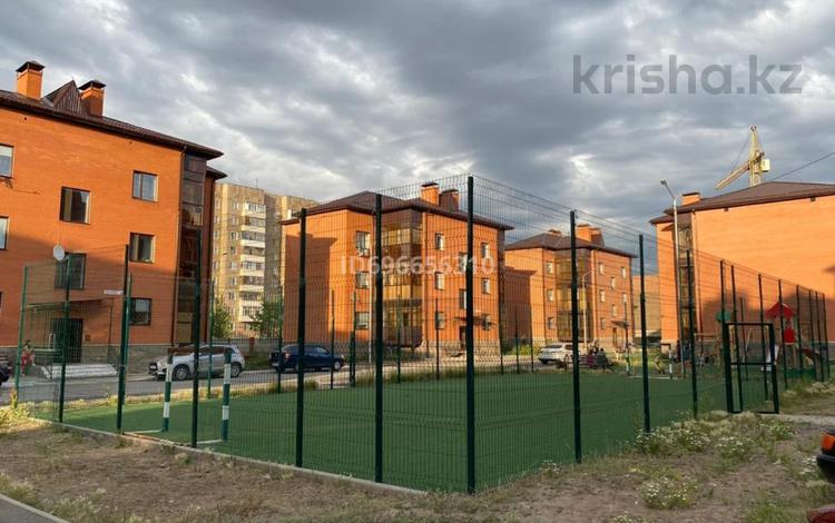 3-комнатная квартира, 95 м², 4/4 этаж помесячно, Жилой район 1 11 за 340 000 〒 в Караганде, Казыбек би р-н — фото 2