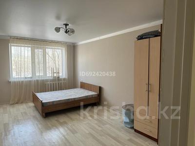 2-комнатная квартира, 47 м², 2/5 этаж помесячно, 4 мкр — Роддом . за 100 000 〒 в Темиртау