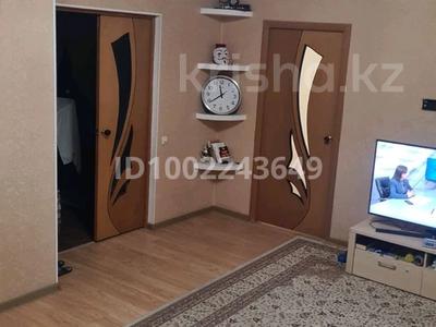 3-комнатная квартира · 67.5 м² · 3/3 этаж, мкр Центральный, Азаттык 20 — Угол улиц Азаттык и Абая у автобусной остановки Юность, возле центрального кольца , где скоро по соседству будет построен новый отель Акжайык возле моста главного в городе! за 24 млн ₸ в Атырау