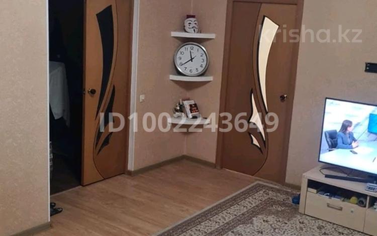 3-комнатная квартира · 67.5 м² · 3/3 этаж, мкр Центральный, Азаттык 20 — Угол улиц Азаттык и Абая у автобусной остановки Юность, возле центрального кольца , где скоро по соседству будет построен новый отель Акжайык возле моста главного в городе! за 24 млн ₸ в Атырау — фото 3
