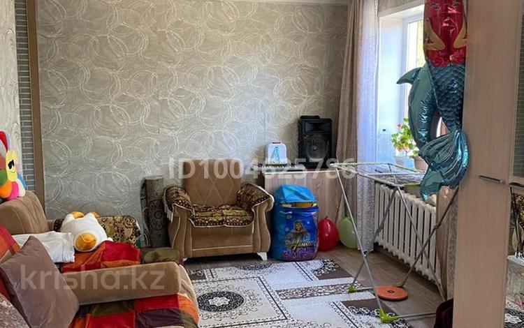2-комнатная квартира · 43.8 м² · 1/5 этаж, Юность 21 — Между остановками «Юность» и «Аэропортовская», магазин «Береке» за 16 млн ₸ в Семее — фото 2