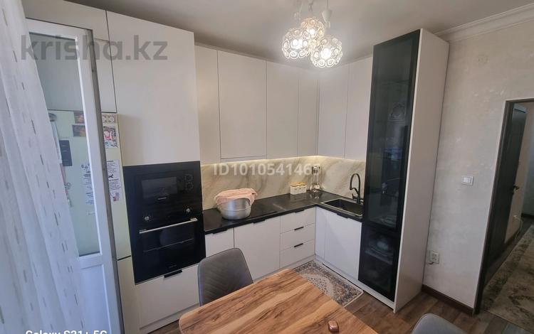 2-комнатная квартира · 60 м² · 3/10 этаж, мкр Аксай-1 за 41.5 млн ₸ в Алматы, Ауэзовский р-н — фото 2