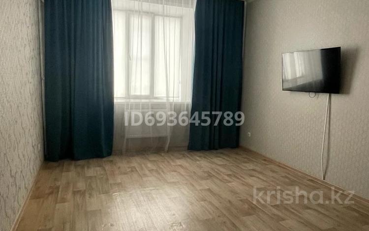 1-комнатная квартира, 45 м², 9/9 этаж помесячно, Камзина 41/1 за 170 000 〒 в Павлодаре — фото 2