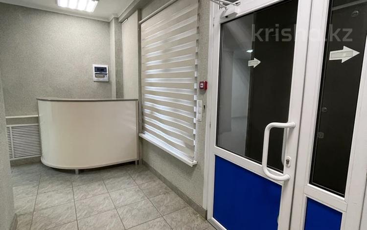 Свободное назначение, медцентры и аптеки · 78 м² за 350 000 ₸ в Уральске, мкр Строитель — фото 2