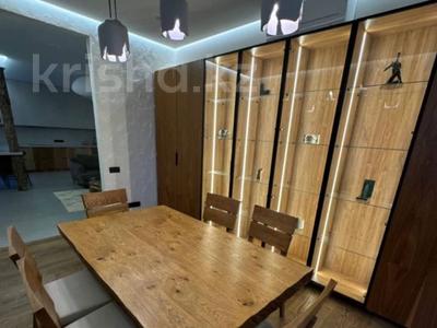 4-бөлмелі пәтер · 150 м² · 3/3 қабат, Аль- Фараби 15 — Каппарова, бағасы: 2 млн ₸ в Алматы, Медеуский р-н