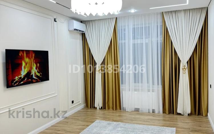 2-комнатная квартира · 67 м² · 8/9 этаж, мкр Нурсая, Абулхайр-хана — English pub за 400 000 ₸ в Атырау — фото 2