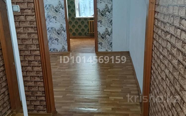2-комнатная квартира · 45 м² · 2/5 этаж, мкр Акбулак — Возле остановка за 100 000 ₸ в Таразе — фото 2