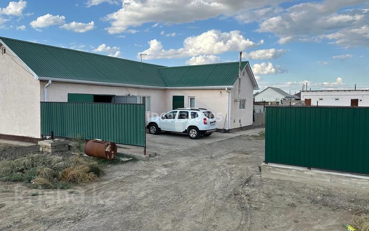 Отдельный дом · 2 комнаты · 150 м² · 10 сот., мкр Береке, Ш.калдаякова 1 — Раядом могазин Мирас за 21 млн 〒 в Атырау — фото 2
