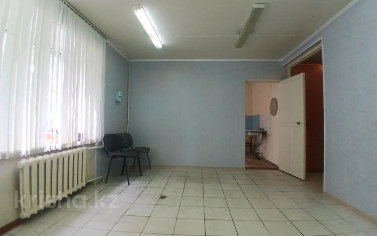 Еркін, медорталықтар мен дәріханалар · 79.2 м², бағасы: 15 млн ₸ в Рудном — фото 17