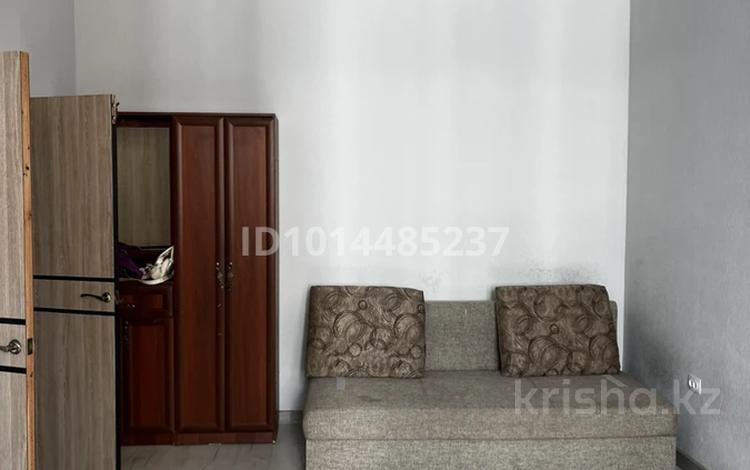 1-бөлмелі пәтер · 40 м² · 3/5 қабат, Степной 4 ш/а., Букетова 50/2, бағасы: 19 млн ₸ в Караганде, Казыбек би р-н — фото 2