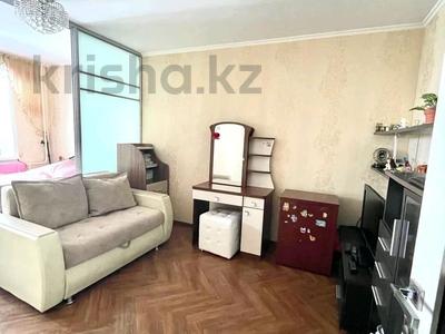 2-комнатная квартира, 51 м², 3/4 этаж, мкр Фёдоровка , Юбилейная 5 — пересеч Юбилейная и Молокова за 13.5 млн 〒 в Караганде, Казыбек би р-н