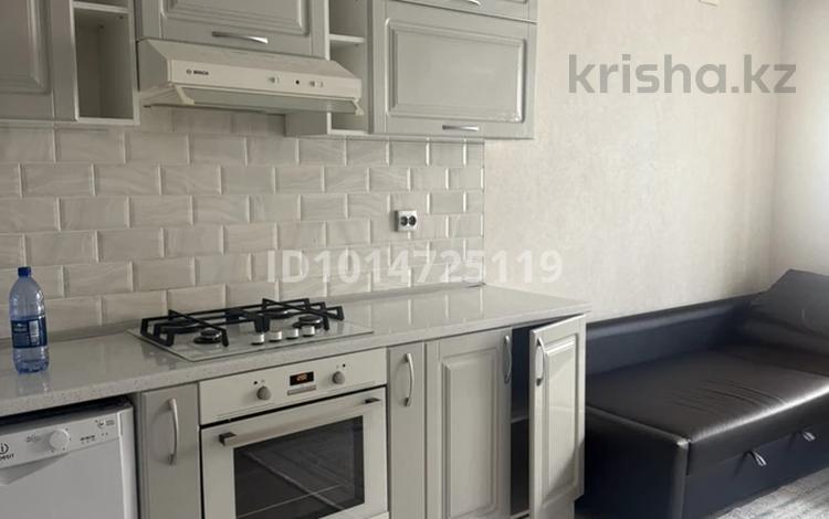 2-комнатная квартира · 89 м² · 1/5 этаж, мкр Байтерек, Нур 5 за 40 млн ₸ в Уральске — фото 9