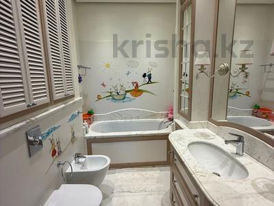 4-бөлмелі пәтер · 145 м² · 8/8 қабат, Кабанбай Батыра 13, бағасы: 1.4 млн ₸ в Астане, Есильский р-н