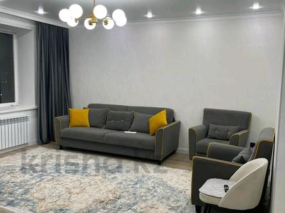 2-комнатная квартира, 76 м², 10/10 этаж, мкр Кадыра Мырза-Али, Абулхаирхана — школа Акниет за 28 млн 〒 в Уральске, мкр Кадыра Мырза-Али