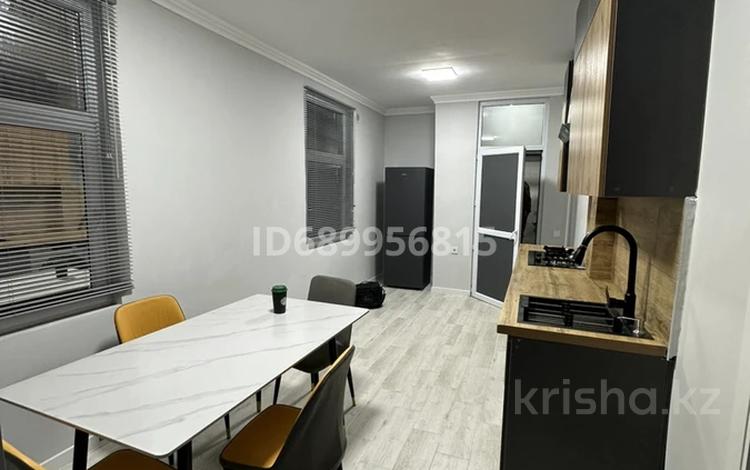 2-комнатная квартира, 75 м², 1/2 этаж помесячно, мкр Хан Тенгри, улица Дулати 119 Б — После кафе Тандыр третий дом за 300 000 〒 в Алматы, Бостандыкский р-н — фото 2