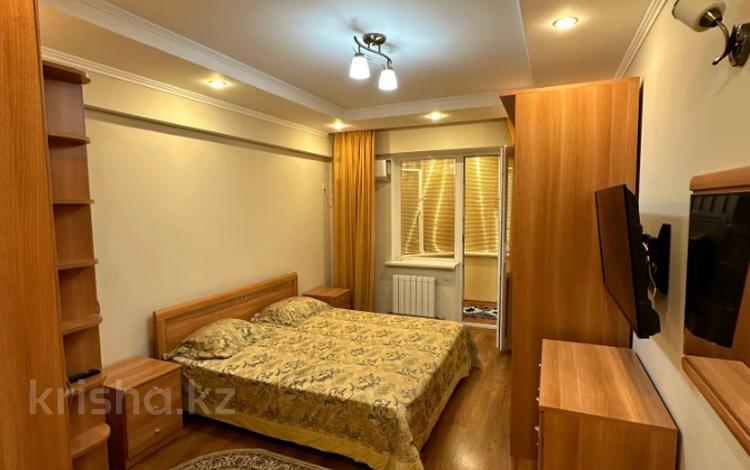 3-комнатная квартира, 130 м², 8/9 этаж помесячно, 12-й мкр 72