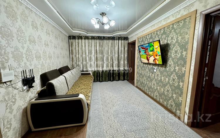 3-бөлмелі пәтер · 60 м² · 1/5 қабат, Баздырева 33 — Жанасемейская 35, бағасы: 200 000 ₸ в Семее — фото 2