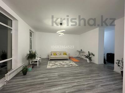 1-комнатная квартира, 60 м², 3/4 этаж, 2мкр 84 за 36.5 млн 〒 в Атырау