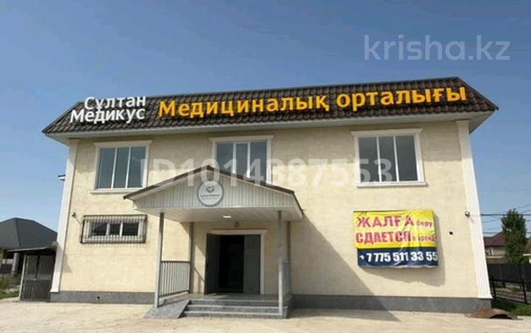 Еркін, кеңселер, дүкендер мен бутиктер, қоймалар, қоғамдық тамақтану орны, сұлулық салондары, монша, қонақ үй және демалыс орындары, медорталықтар мен дәріханалар, білім орталықтары, ойын-сауық · 330 м², бағасы: 129.5 млн ₸ в Кемертогане — фото 2