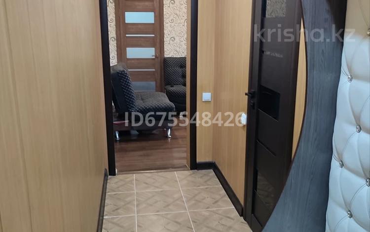 2-комнатная квартира · 45 м² · 4/5 этаж, Майкудук, 12 микрорайон 44 за 10.5 млн ₸ в Караганде, Алихана Бокейханова р-н — фото 3
