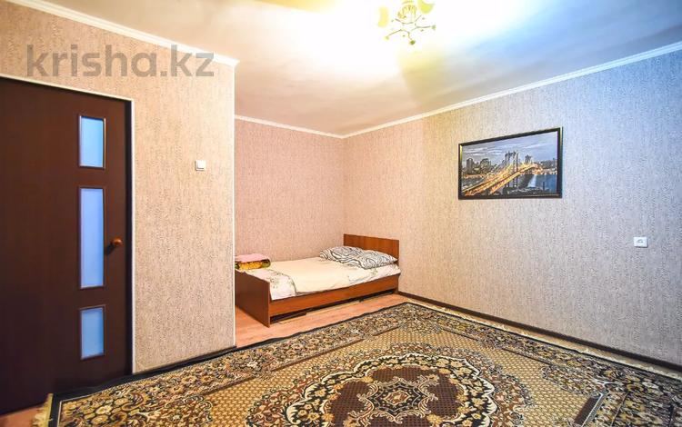 1-комнатная квартира, 45 м² посуточно, Курмангазы 168 за 5 000 〒 в Уральске — фото 2