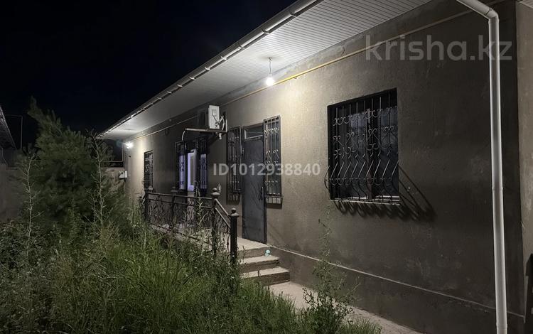 Часть дома · 3 комнаты · 70 м² · 10 сот., мкр Достык , Достық ш/а Алдиана 99 — Рядом есть Авто цон, больница, школа, садик, всё рядом за 150 000 ₸ в Шымкенте, Абайский р-н — фото 2