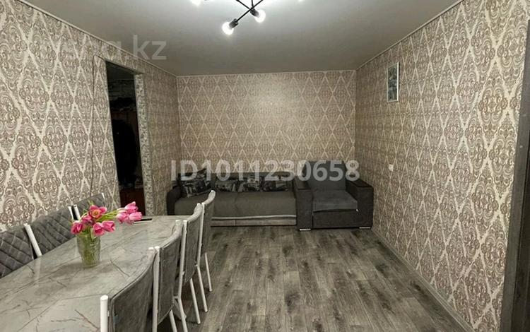 2-комнатная квартира · 46 м² · 2/5 этаж, Майкудук, Майкудук, 12й микрорайон 20 за 11.5 млн ₸ в Караганде, Алихана Бокейханова р-н — фото 2