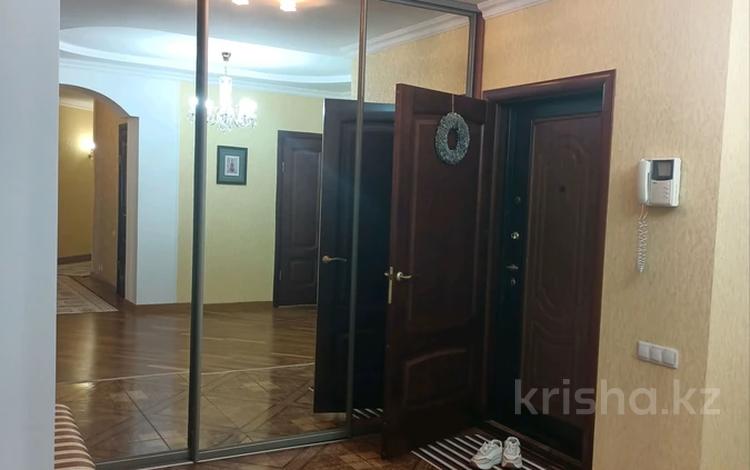 4-бөлмелі пәтер · 180 м² · 4/9 қабат, Кулманова 1, бағасы: 500 000 ₸ в Атырау — фото 2